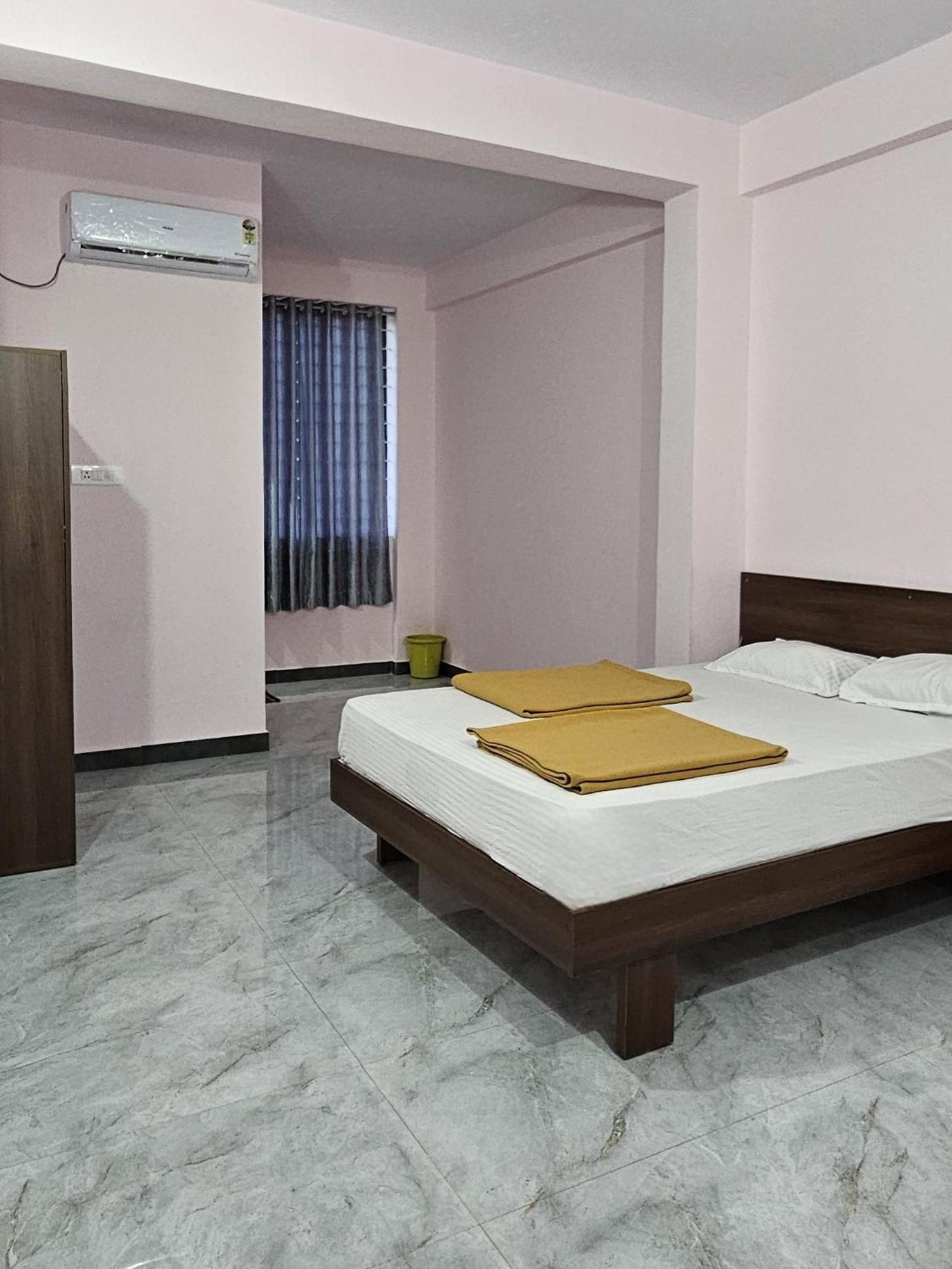 Golden Palace Residency Belagula Ngoại thất bức ảnh